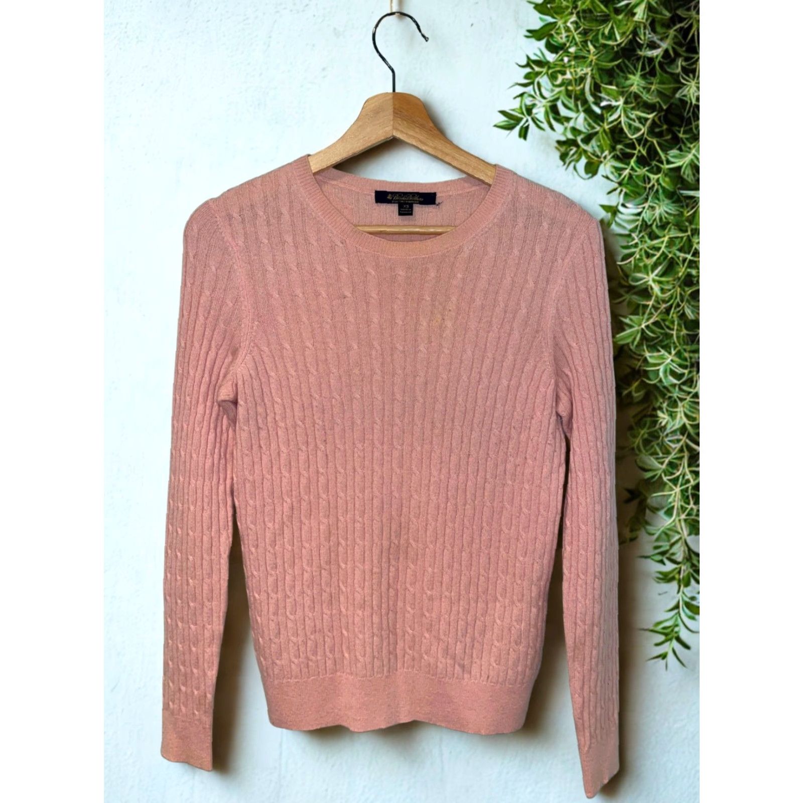 Brooks Brothers VINTAGE Brooks Brothers Women’s Pink Italian Cashmere Cable Knit Sweater XS Size XS / US 0-2 / IT 36-38 - 6 Thumbnail
