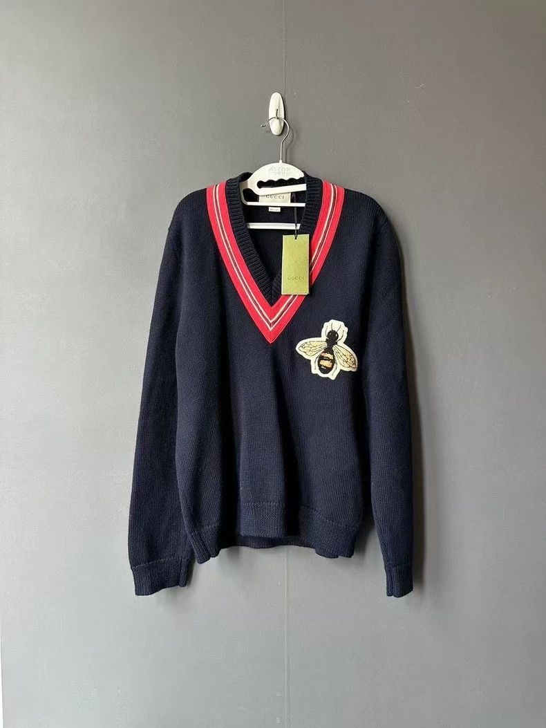 gucci bee embroidered sweater with red details