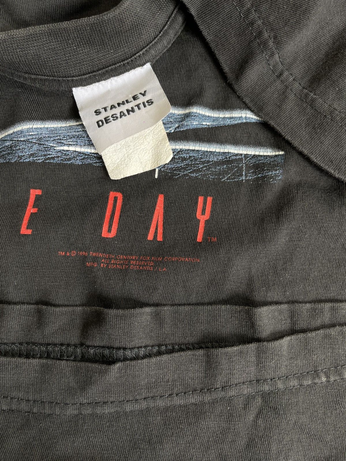 Vintage Vintage 90s Independence Day “WHITE HOUSE BLOWN” Movie Tees Size US XXL / EU 58 / 5 - 3 Thumbnail