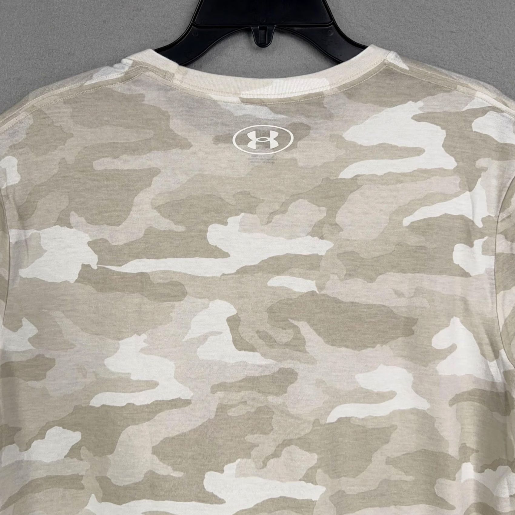 Under Armour Under Armour Shirt Mens Large Beige Camo The Hills Country Club Golf Lakeway NWT Size US L / EU 52-54 / 3 - 6 Thumbnail
