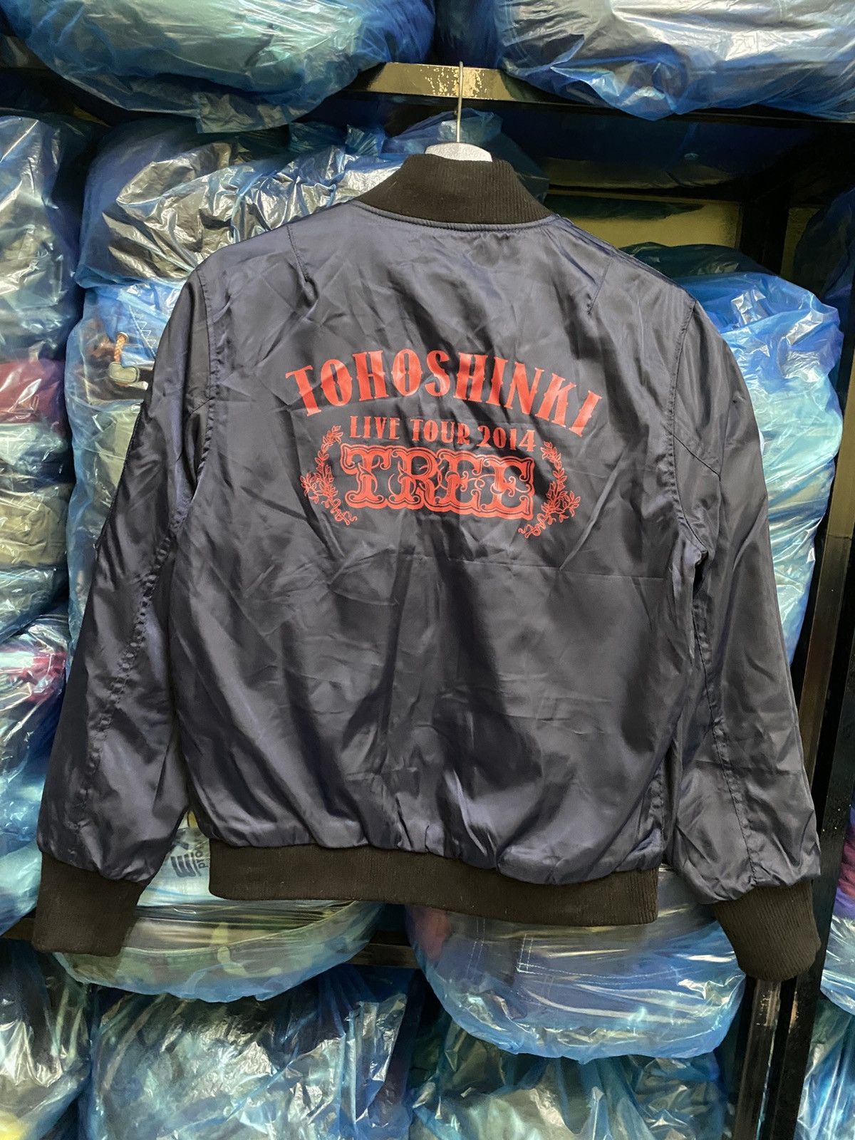 Band Tees TOHOSHINKI REVERSIBLE BOMBER JACKET Size US S / EU 44-46 / 1 - 13 Thumbnail
