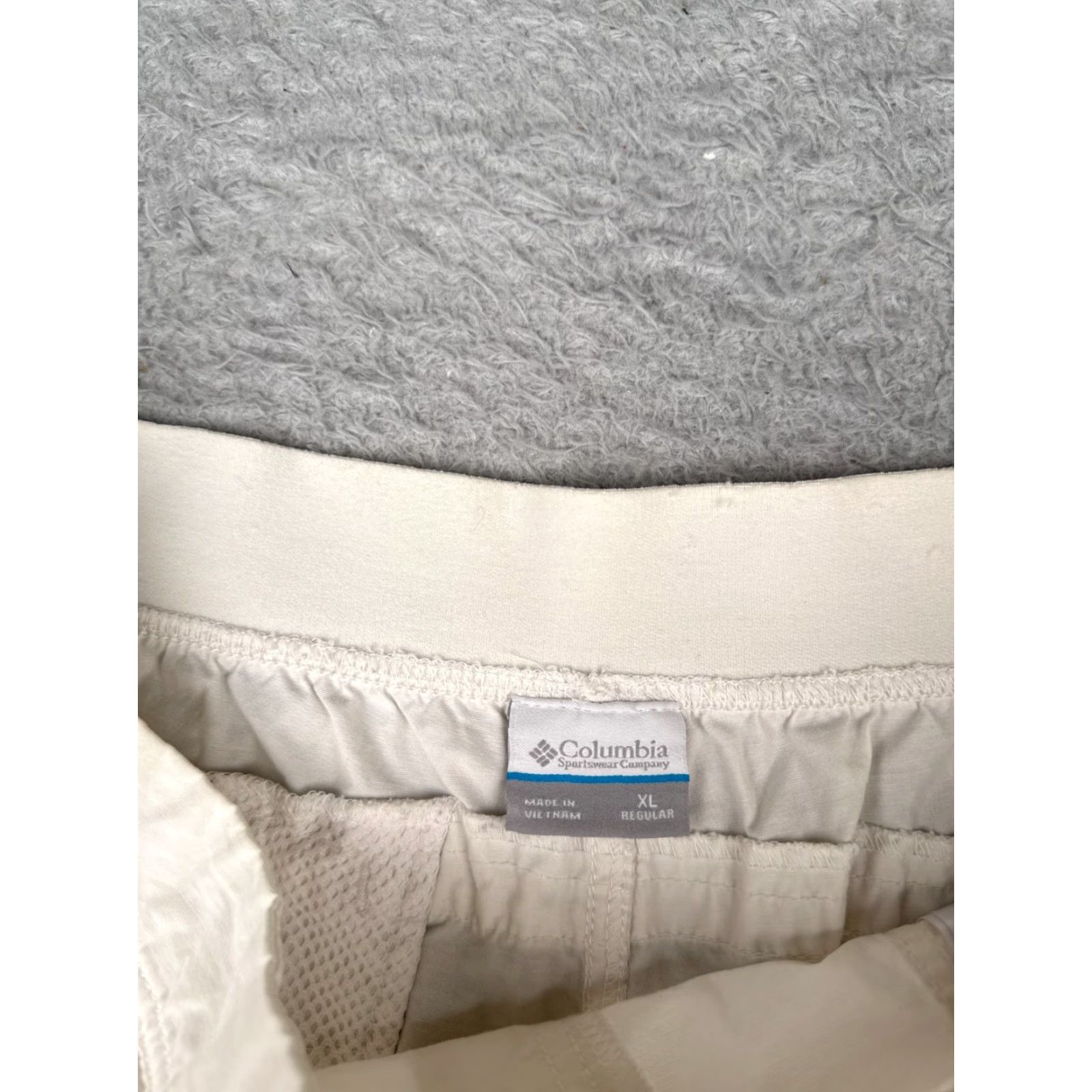 Vintage Columbia Shorts Women XL White Nylon Elastic Waist Pockets 5" Inseam Outdoor Shell 100% Nylon Womens Size 40" / US 18 - 6 Thumbnail