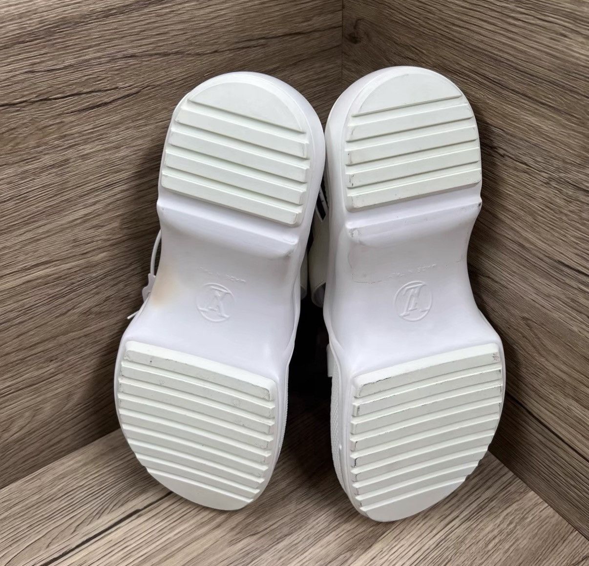 Louis Vuitton Louis Vuitton Archlight White Glossy Platform Sandals J41 Size US 7 / IT 37 - 5 Thumbnail