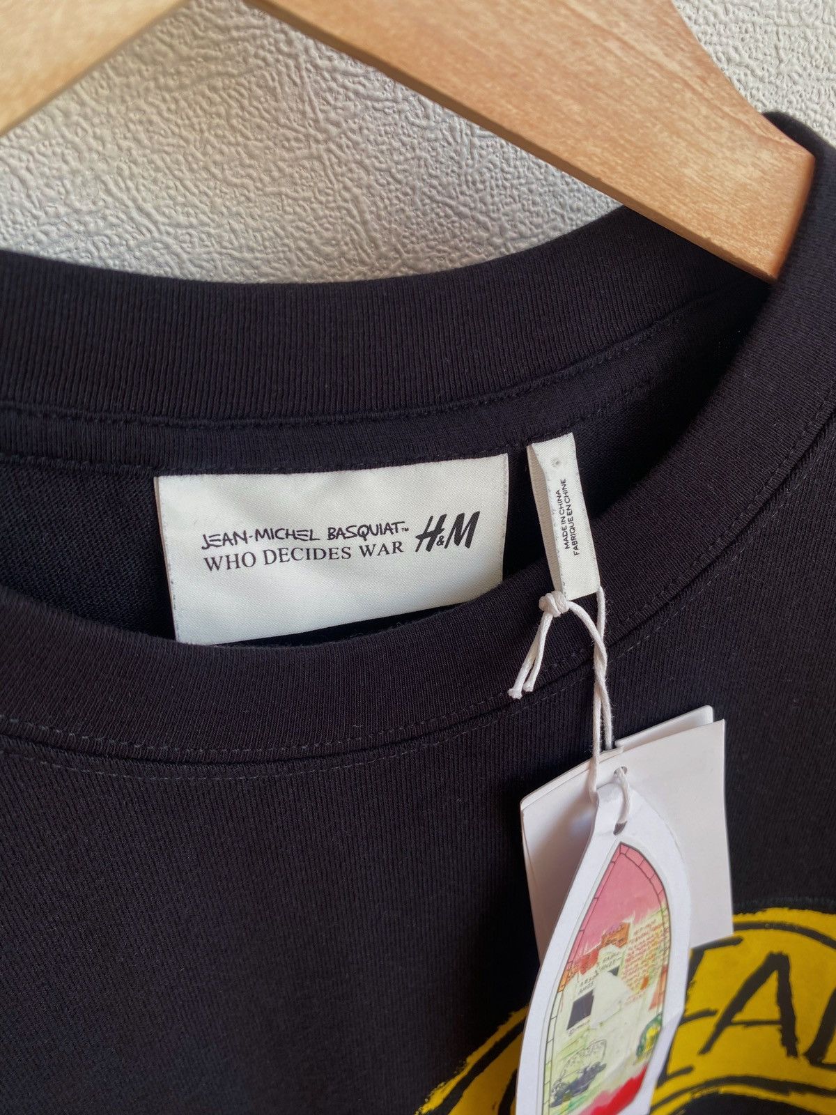 H&M × Jean-Michel Basquiat × Who Decides War WHO DECIDES WAR x BASQUIAT x H&M RELAXED FIT COTTON T-SHIRT Size US S / EU 44-46 / 1 - 10 Thumbnail