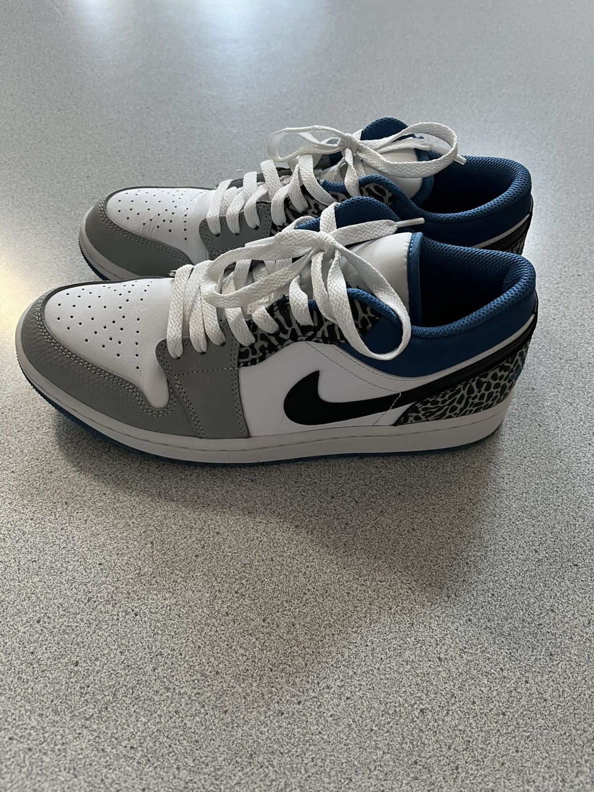 Nike Air Jordan 1 low SE True Blue Size US 8 / EU 41 - 4 Thumbnail