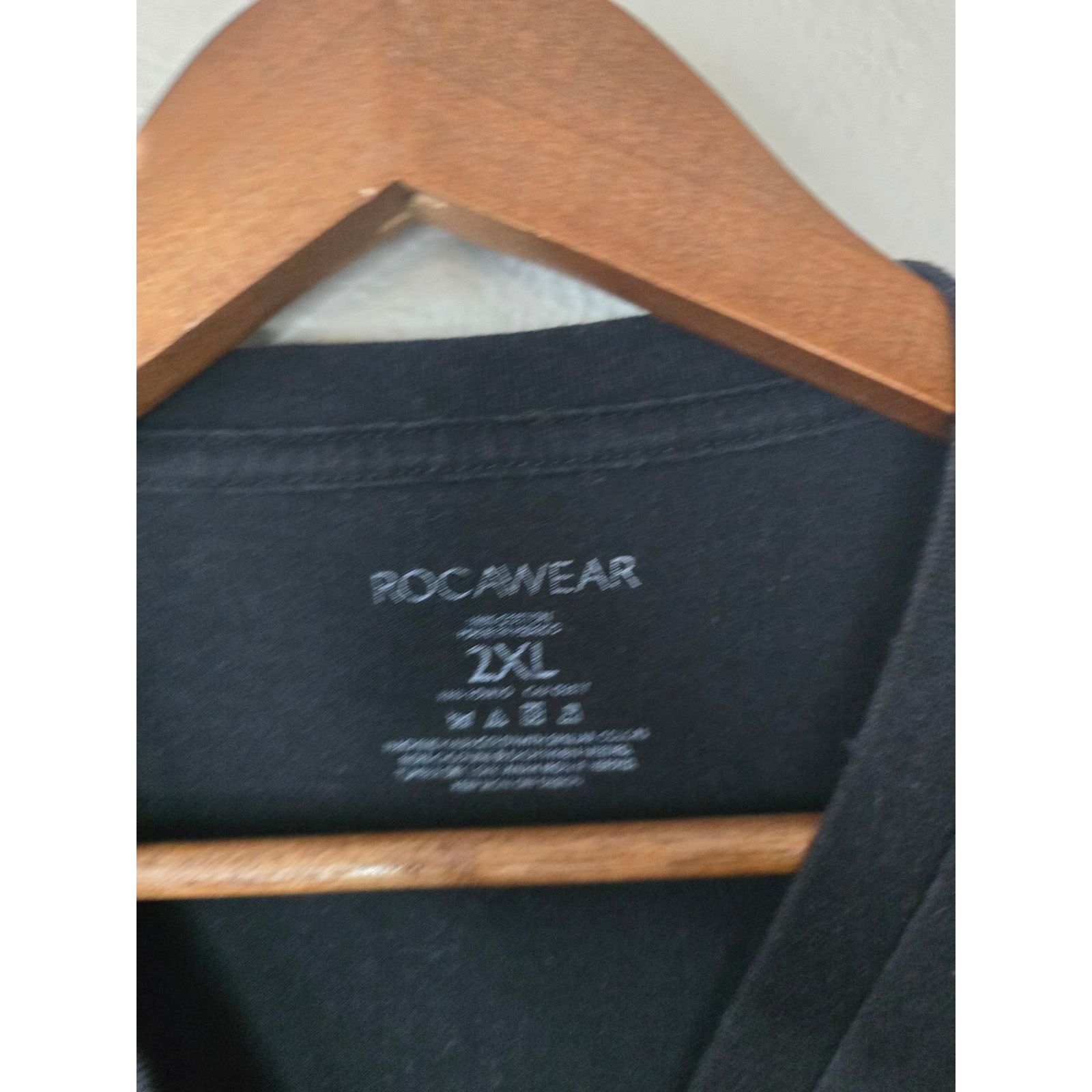 Rocawear Rocawear Shirt 2XL Vneck Y2K Streetwear Black Graphic Tee Size US XXL / EU 58 / 5 - 5 Thumbnail