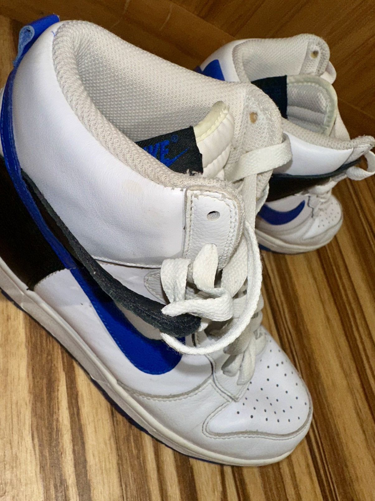 Nike 2008 Nike White Black and Blue Accents Size 9 Size US 9 / EU 42 - 13 Thumbnail