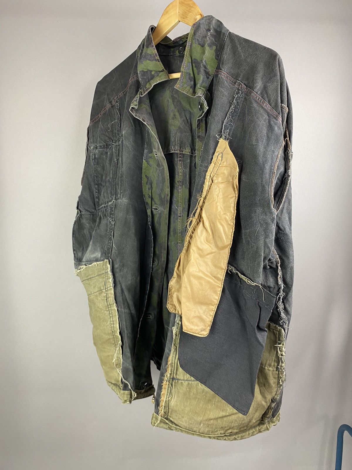 Vintage Rare Vintage Distressed Camo Hunting Jacket – Multi-Pocket Size US L / EU 52-54 / 3 - 15 Thumbnail