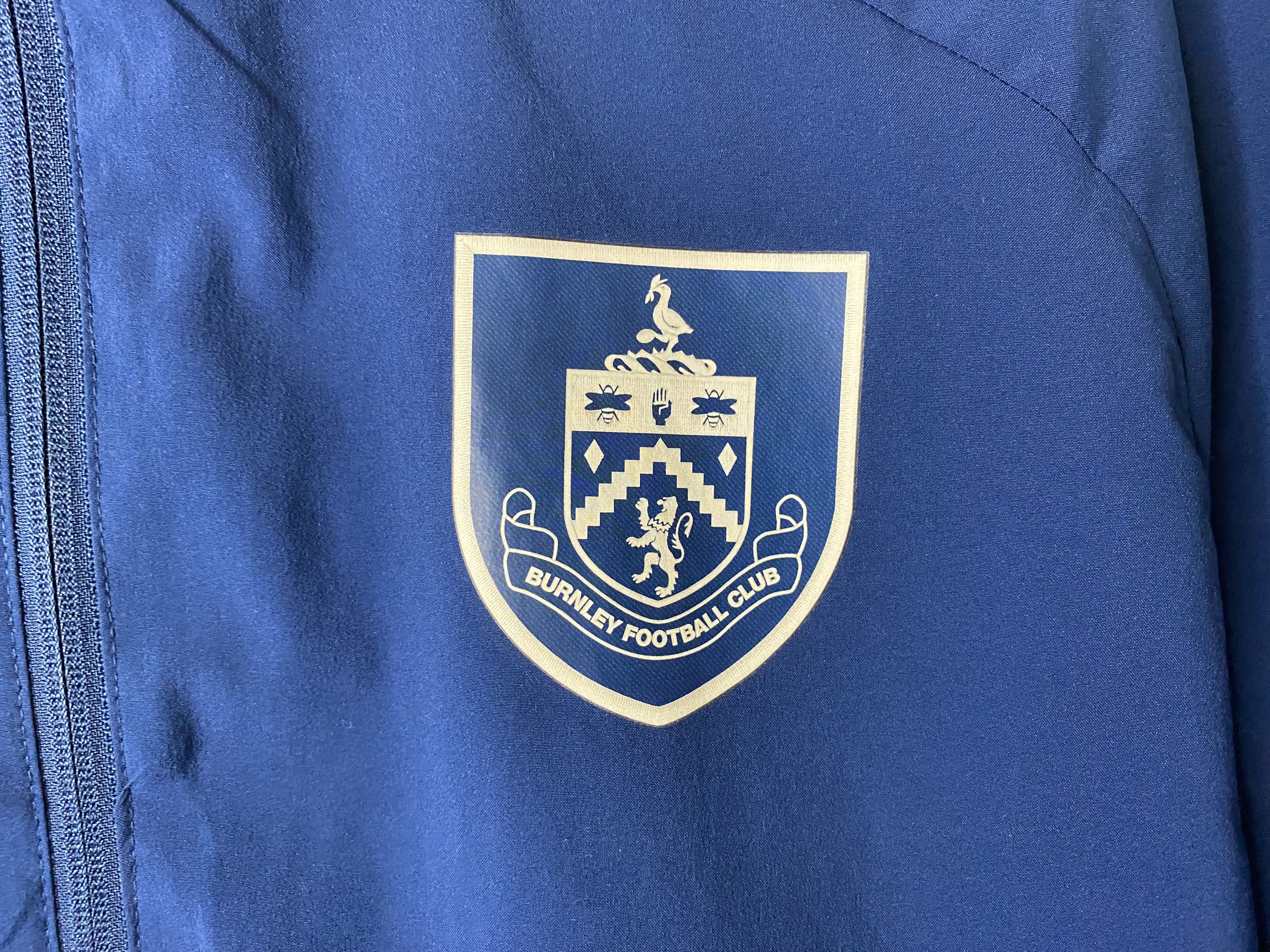 Umbro BURNLEY FC 2021 2022 TRAINING TOP JACKET FOOTBALL SOCCER Size US M / EU 48-50 / 2 - 3 Thumbnail
