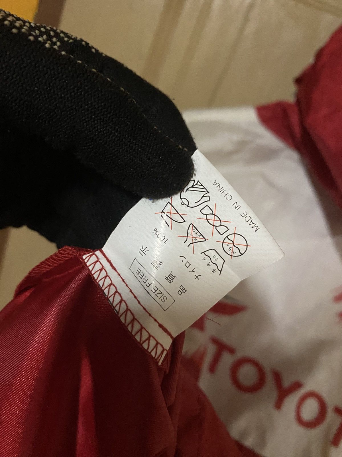Japanese Brand Vintage Toyota Racing Windbreaker Pullover Jacket Red White Size US L / EU 52-54 / 3 - 9 Thumbnail
