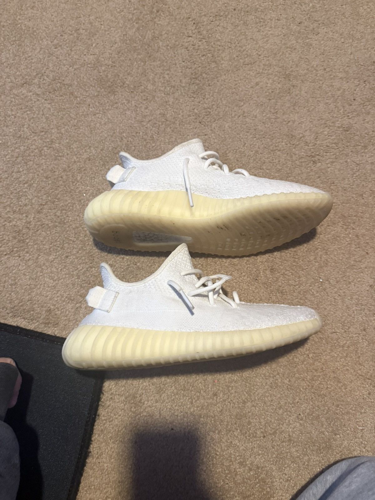 Yeezy Yeezy Boost 350 V2 Cream White Size 9 Size US 9 / EU 42 - 4 Thumbnail