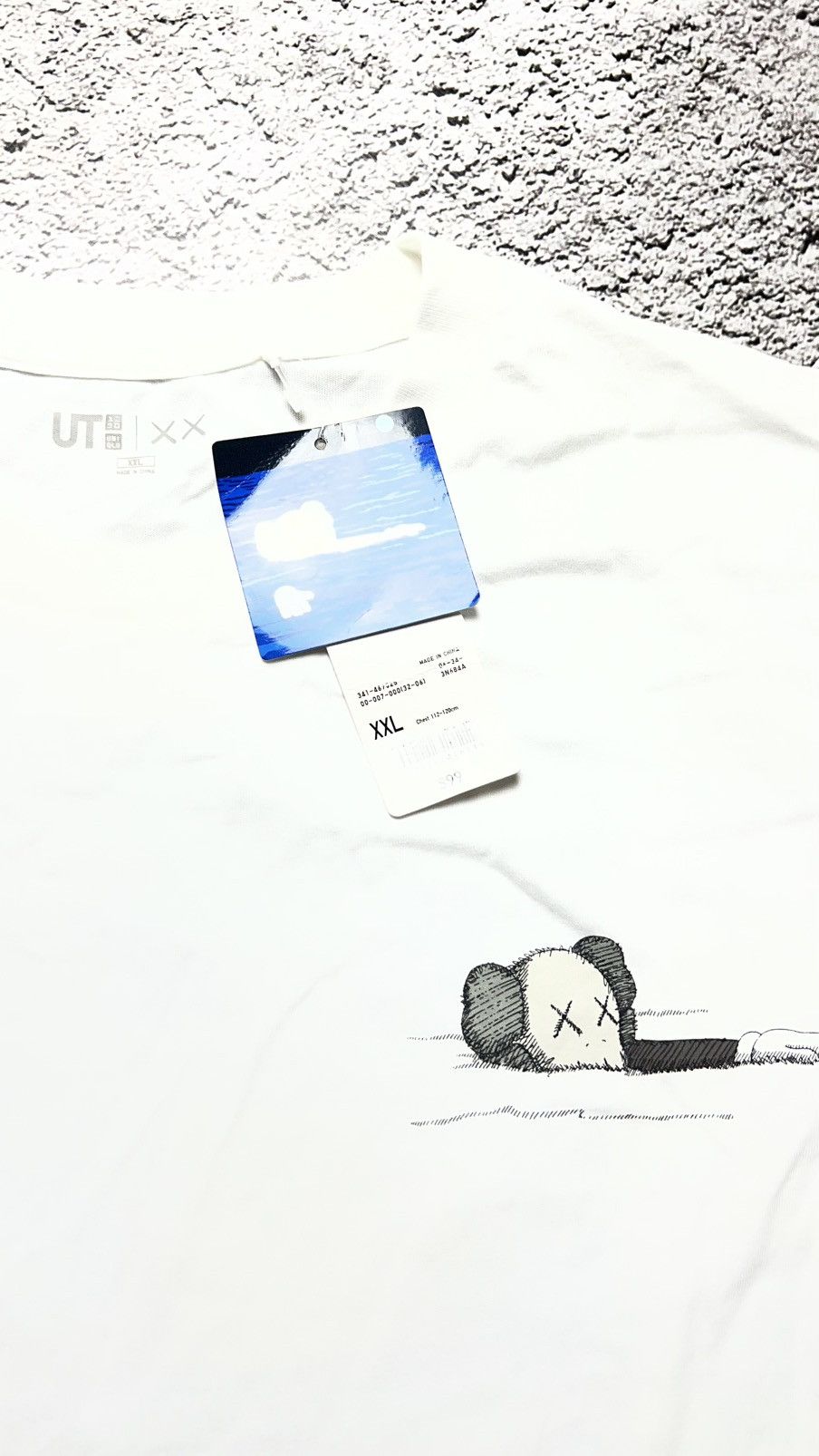 Kaws × Uniqlo New with tags NWT Uniqlo x Kaws art book cover t shirt Size US XXL / EU 58 / 5 - 4 Thumbnail