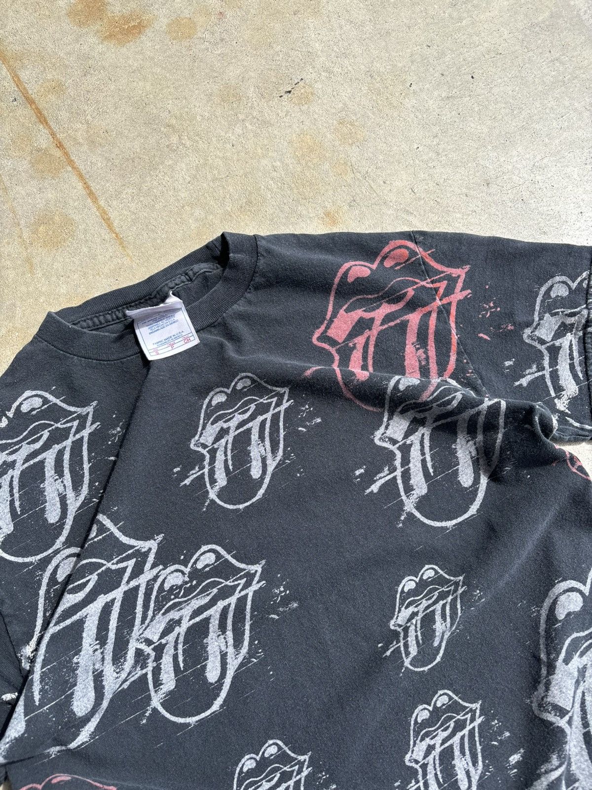 Band Tees × Vintage Crazy Early 2000s Rolling Stones Lips All Over Print Tee Size US S / EU 44-46 / 1 - 3 Thumbnail