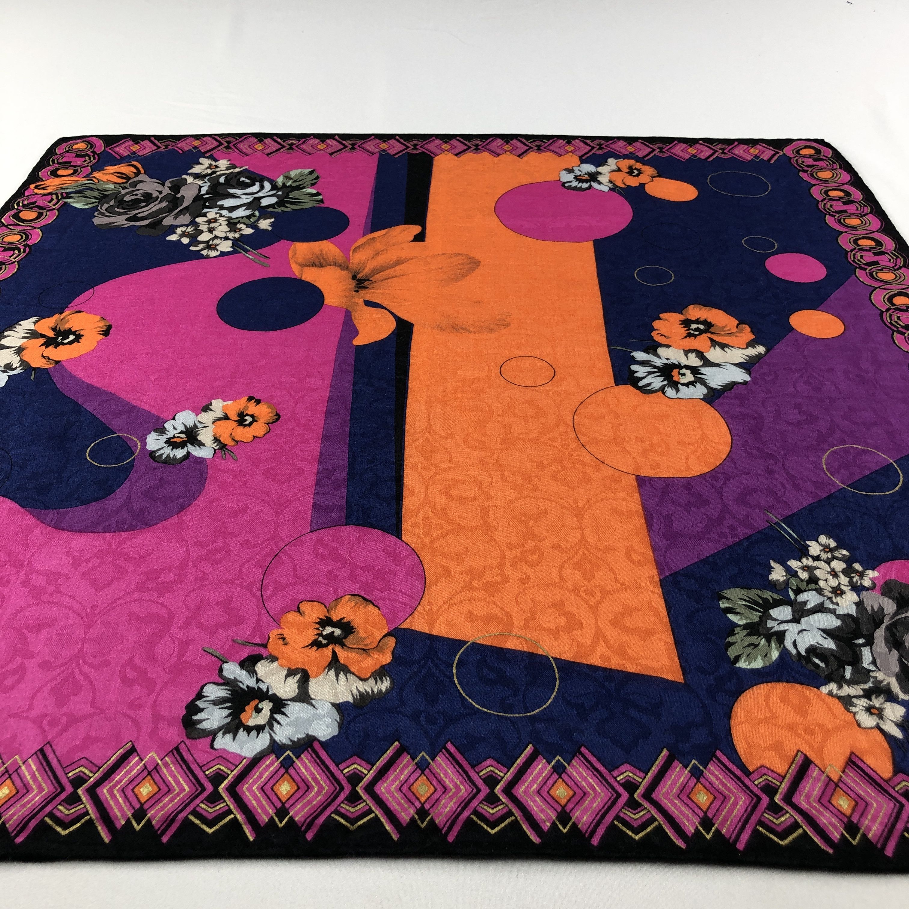 Versace Gianni Versace Handkerchief Neckerchief Bandana H2956 Size ONE SIZE - 4 Thumbnail