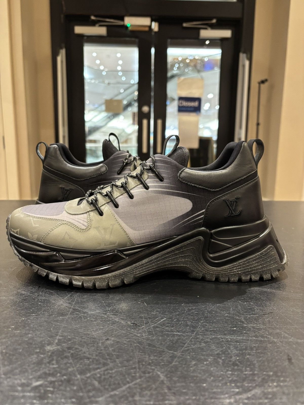 Louis Vuitton Louis Vuitton Run Away Pulse Sneaker - Grey Size US 9 / EU 42 - 2 Thumbnail