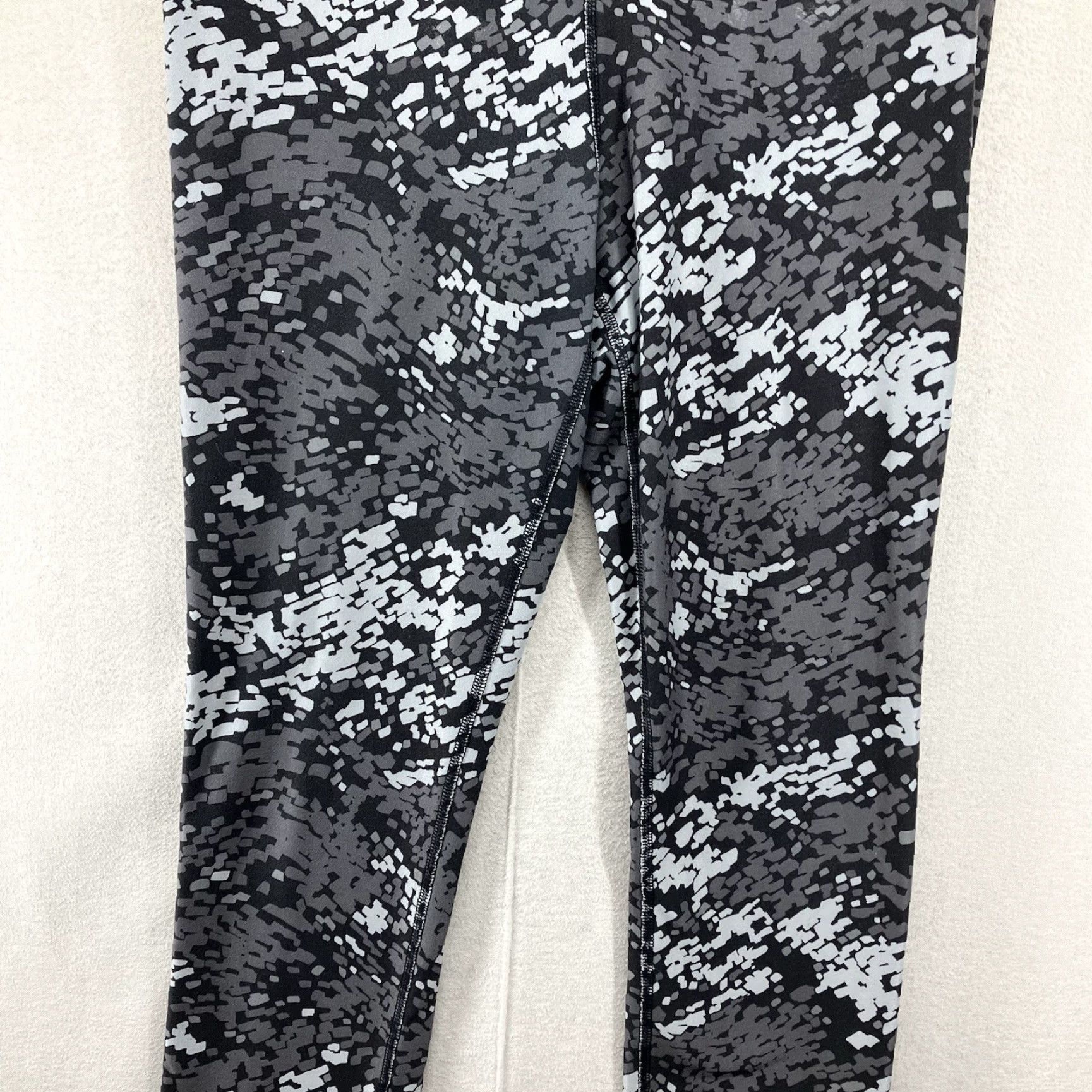 Nike Nike Dri Fit Leggings Women's Small Gray Camouflage Workout One Legend Pant Size 28" / US 6 / IT 42 - 6 Thumbnail