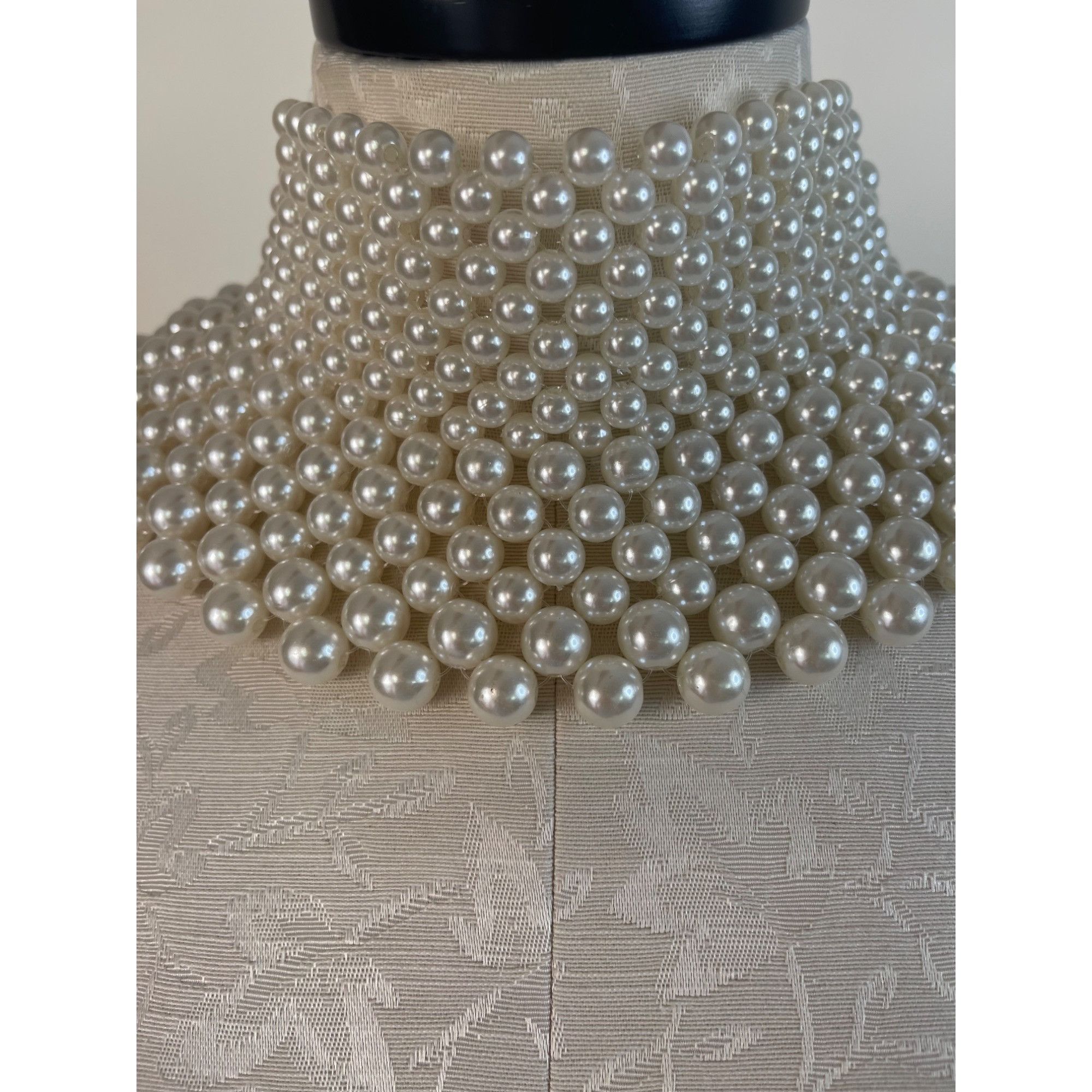 Vintage Womens Pearl Collar and Cuffs Set One Size