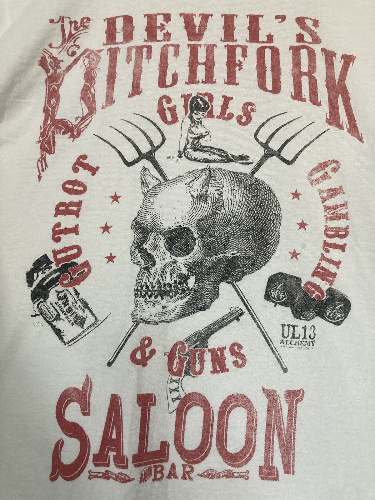 Hanes THE DEVIL'S PITCHFORK SALOON BAR SHIRT GIRLS GUNS SKULL Y2K Size US S / EU 44-46 / 1 - 2 Thumbnail