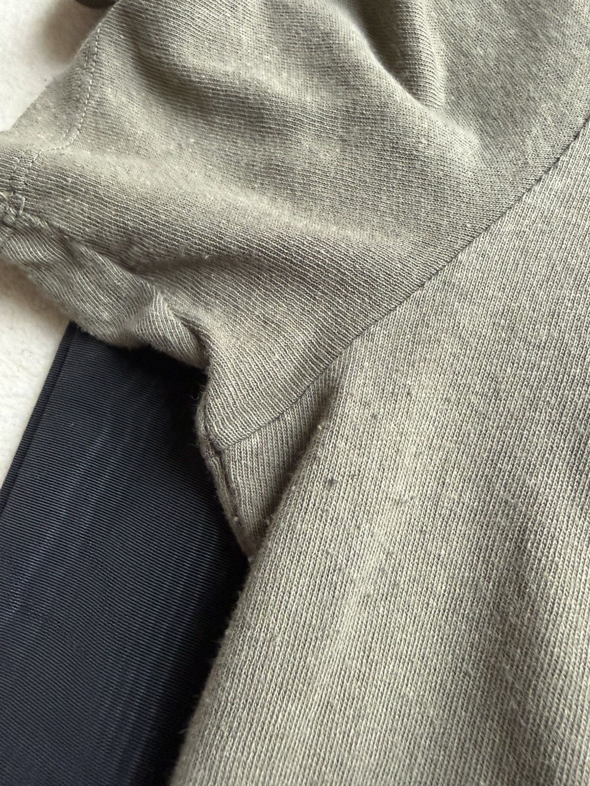 Saint Laurent Paris SS19 Saint Laurent Rive Gauche logo khaki T shirt grail Size US XL / EU 56 / 4 - 17 Thumbnail