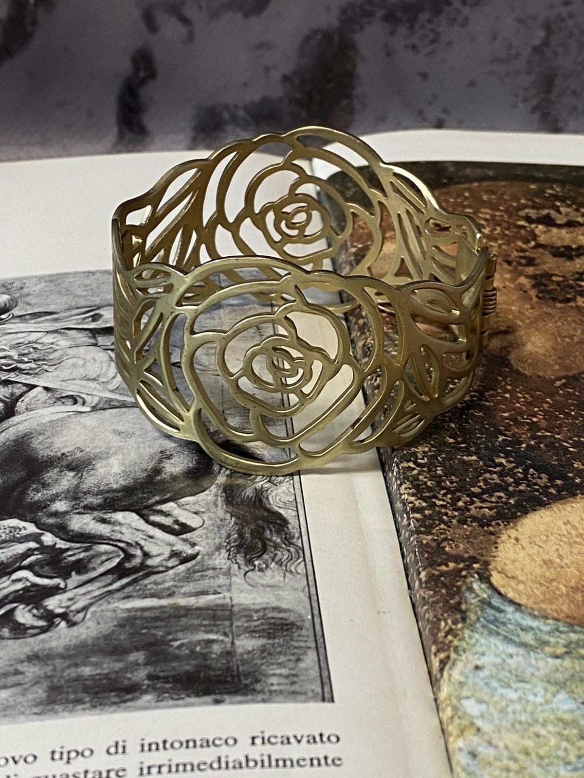 Japanese Brand Vintage Gold Rose Filigree Hinged Cuff Bracelet Bangle Size ONE SIZE - 3 Thumbnail