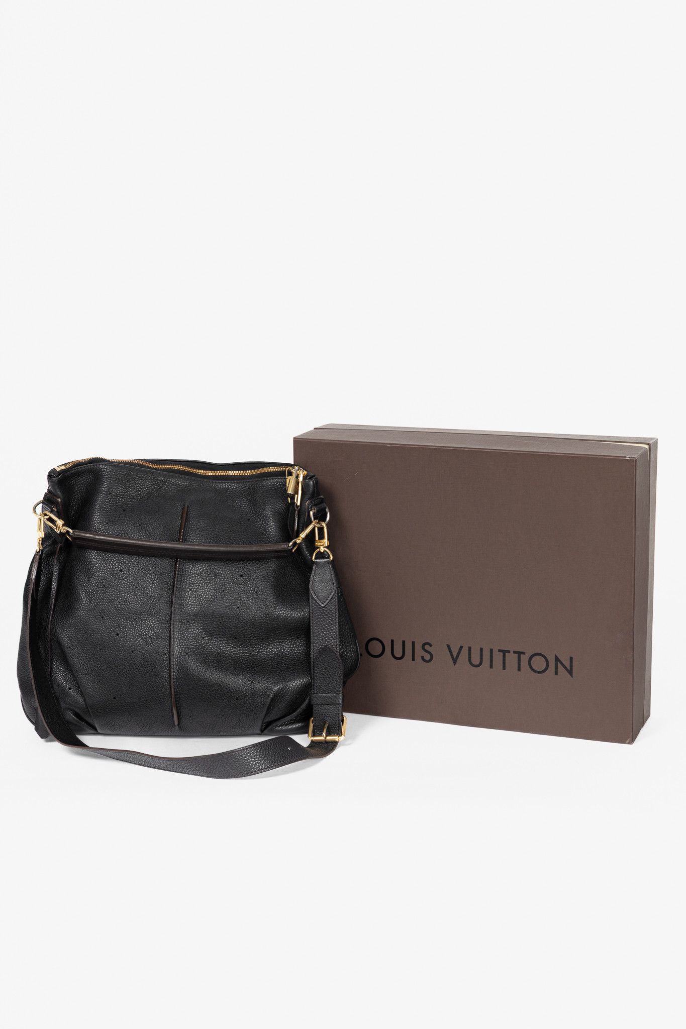 Louis Vuitton Louis Vuitton Selene MM Black Mahina Leather Hobo Size ONE SIZE - 16 Thumbnail