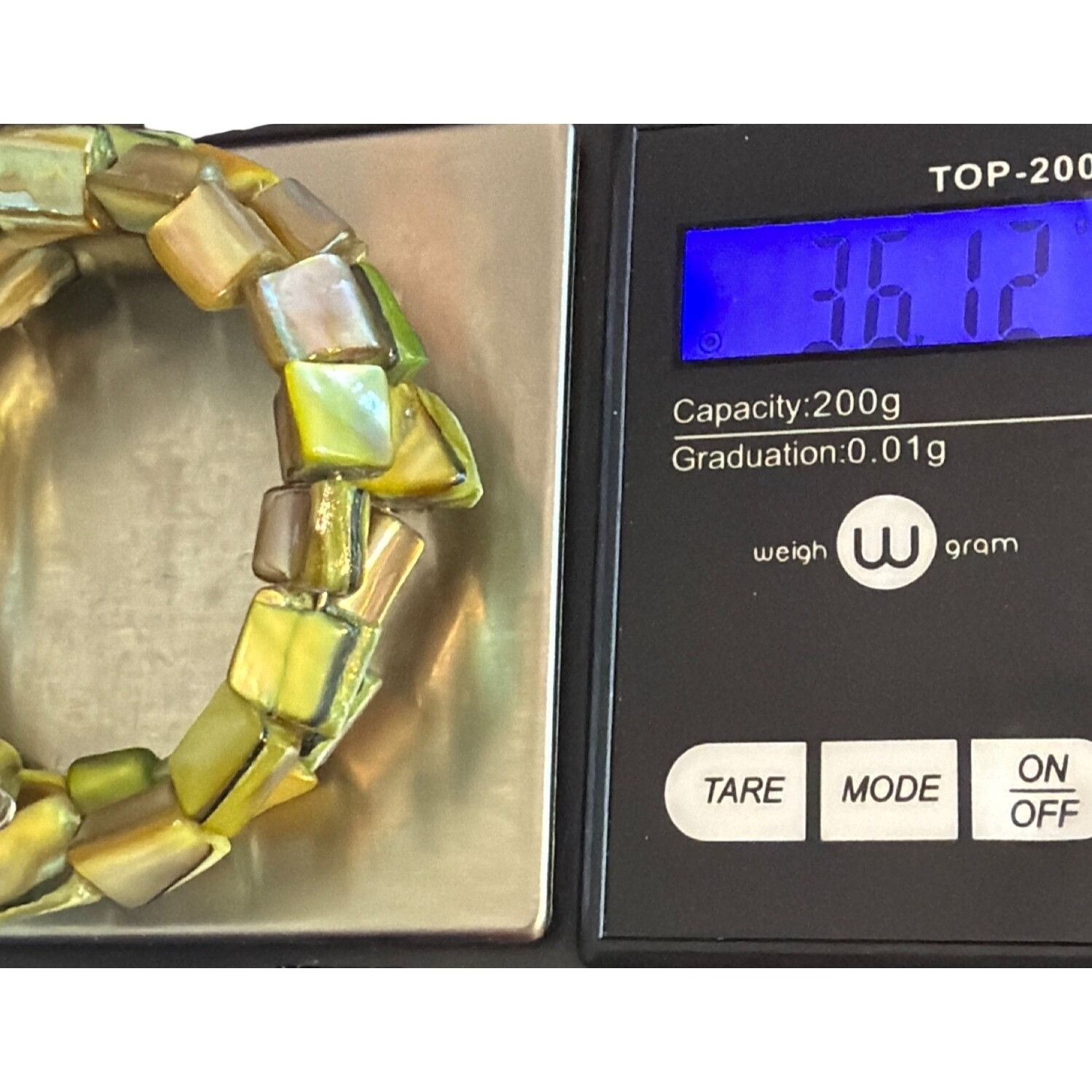 Other Green Dyed Mother of Pearl Shell Memory Wire Bracelet Adjust Size ONE SIZE - 5 Thumbnail