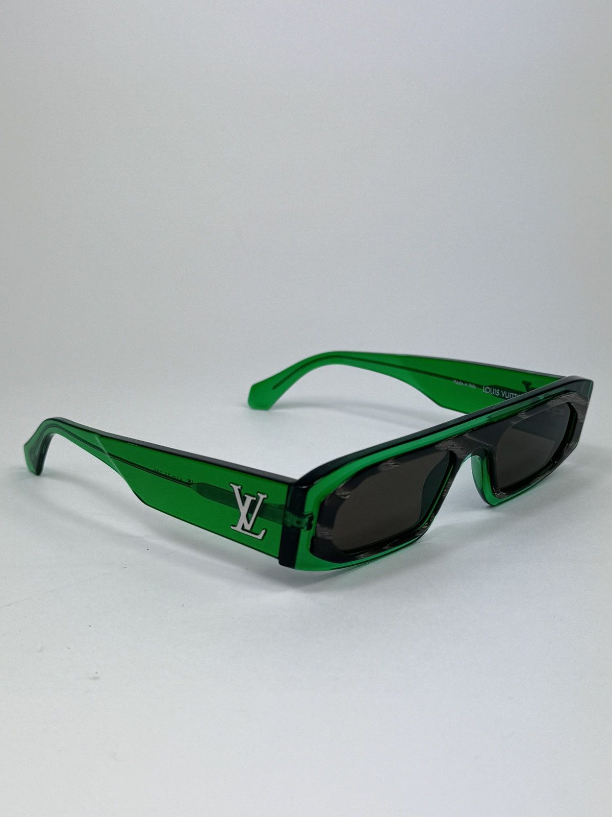 Louis Vuitton × Pharrell LV GREEN FRAME SUNGLASSES Z2451U Louis Vuitton × Pharrell LV GREEN FRAME SUNGLASSES Z2451U