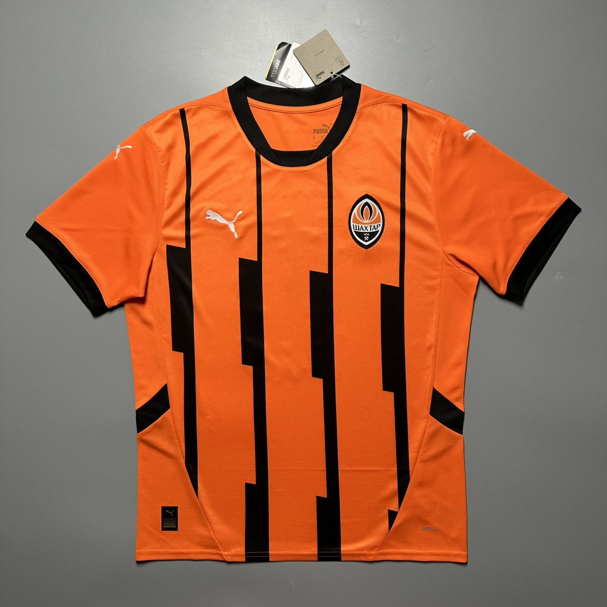 Puma NWT SHAKHTAR PUMA 2024/2025 FOOTBALL HOME JERSEY #10 SUDAKOV Size US M / EU 48-50 / 2 - 2 Thumbnail