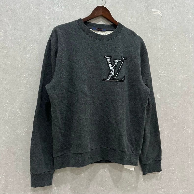 Louis Vuitton Louis Vuitton Off-white embroidered logo pullover sweatshir Size US L / EU 52-54 / 3 - 3 Thumbnail
