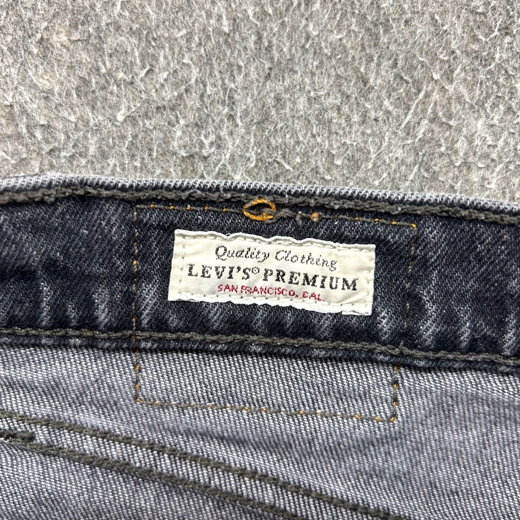 Levi's Levi's 501 Jeans Women's 25x26 Black Dark Wash Denim Stretch Straight Regular 5-Pocket 501 Series Vintage? No. (Note: "Vintage" is No in specs) Size 42" / US 20 - 3 Thumbnail