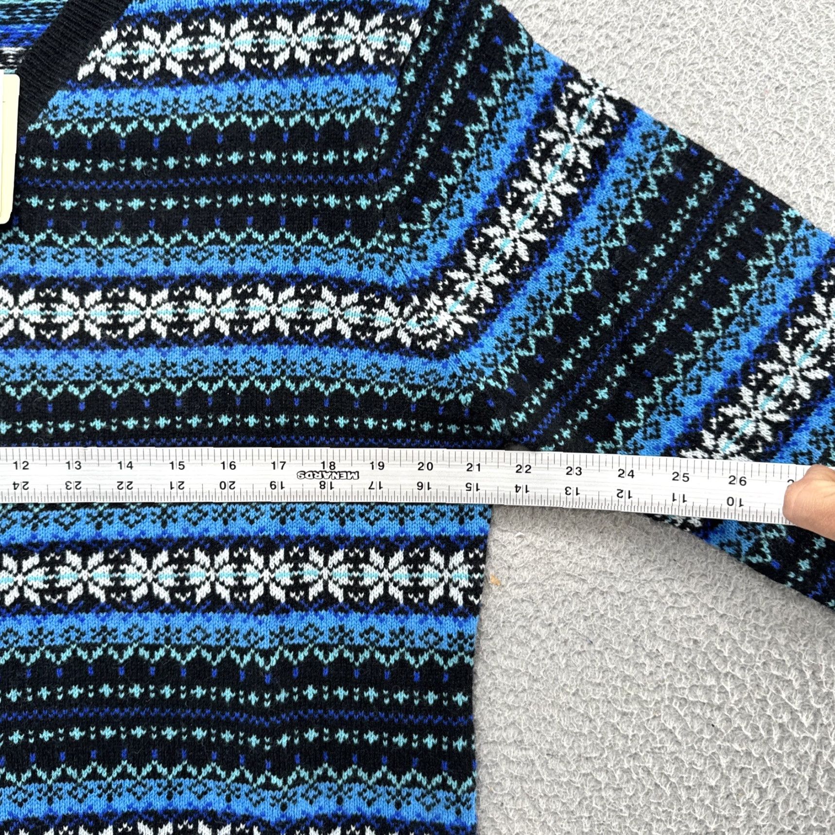 Vintage VTG St. Johns Bay Women’s Pullover 100% Washable Lambs Wool Sweater Size XL Blue White V Neck Nordic Fair Isle Knit Wool Pullover Womens Size XL / US 12-14 / IT 48-50 - 4 Thumbnail