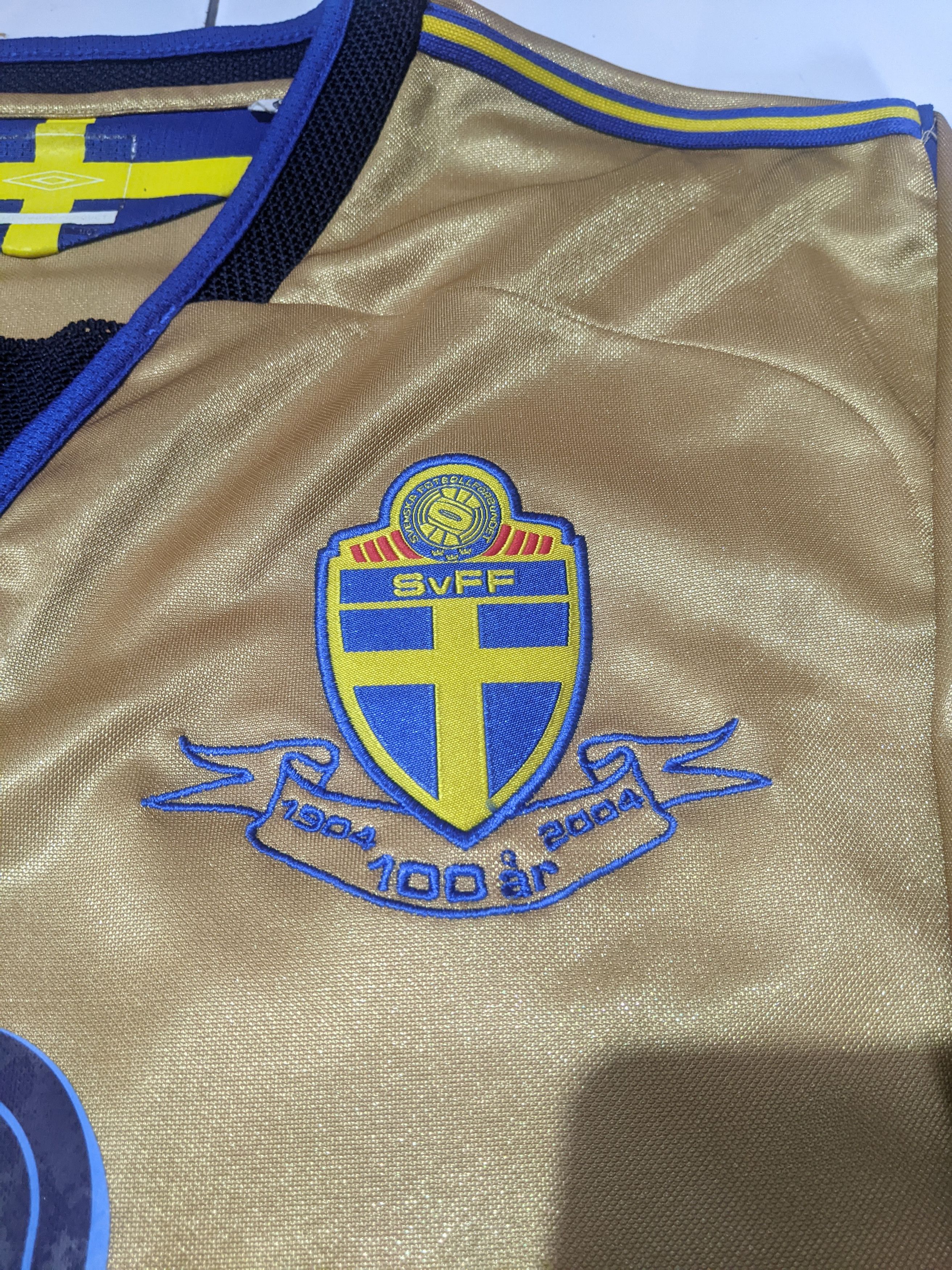 Umbro Swedia 2004 third Ibrahimovic Jersey football shirt Size US M / EU 48-50 / 2 - 5 Thumbnail