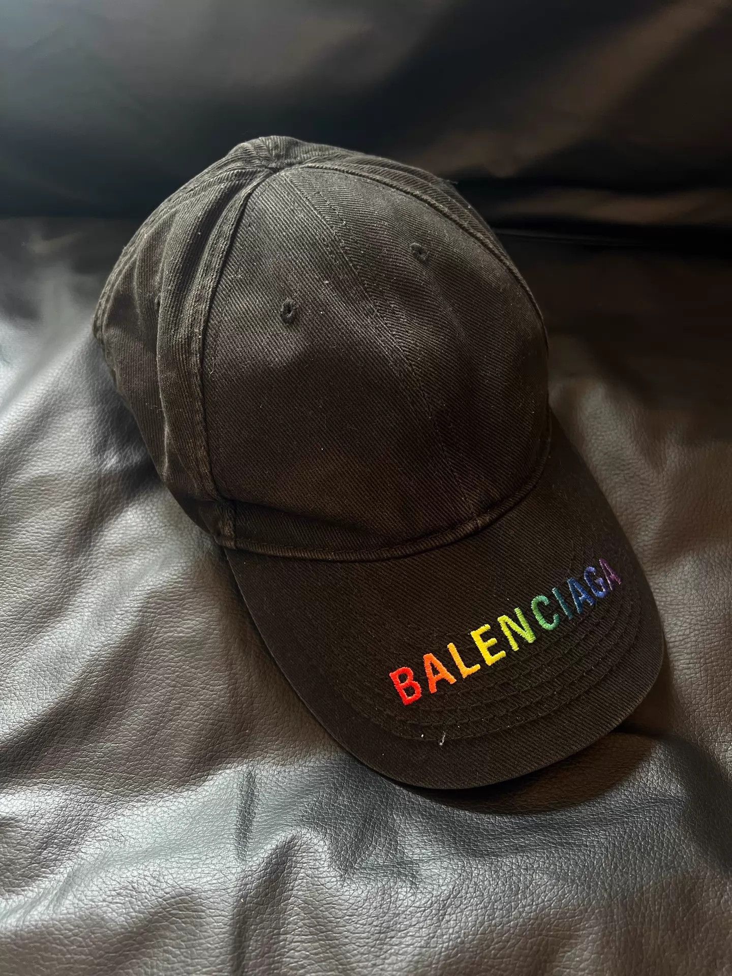 Balenciaga Balenciaga Logo Embroidered Unisex Baseball Cap L (Near New) Size ONE SIZE - 1 Thumbnail