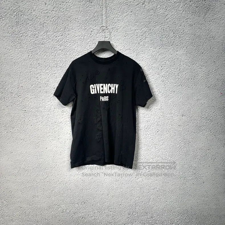 Givenchy Givenchy Letter print round neck ripped short-sleeve Size US XS / EU 42 / 0 - 1 Thumbnail