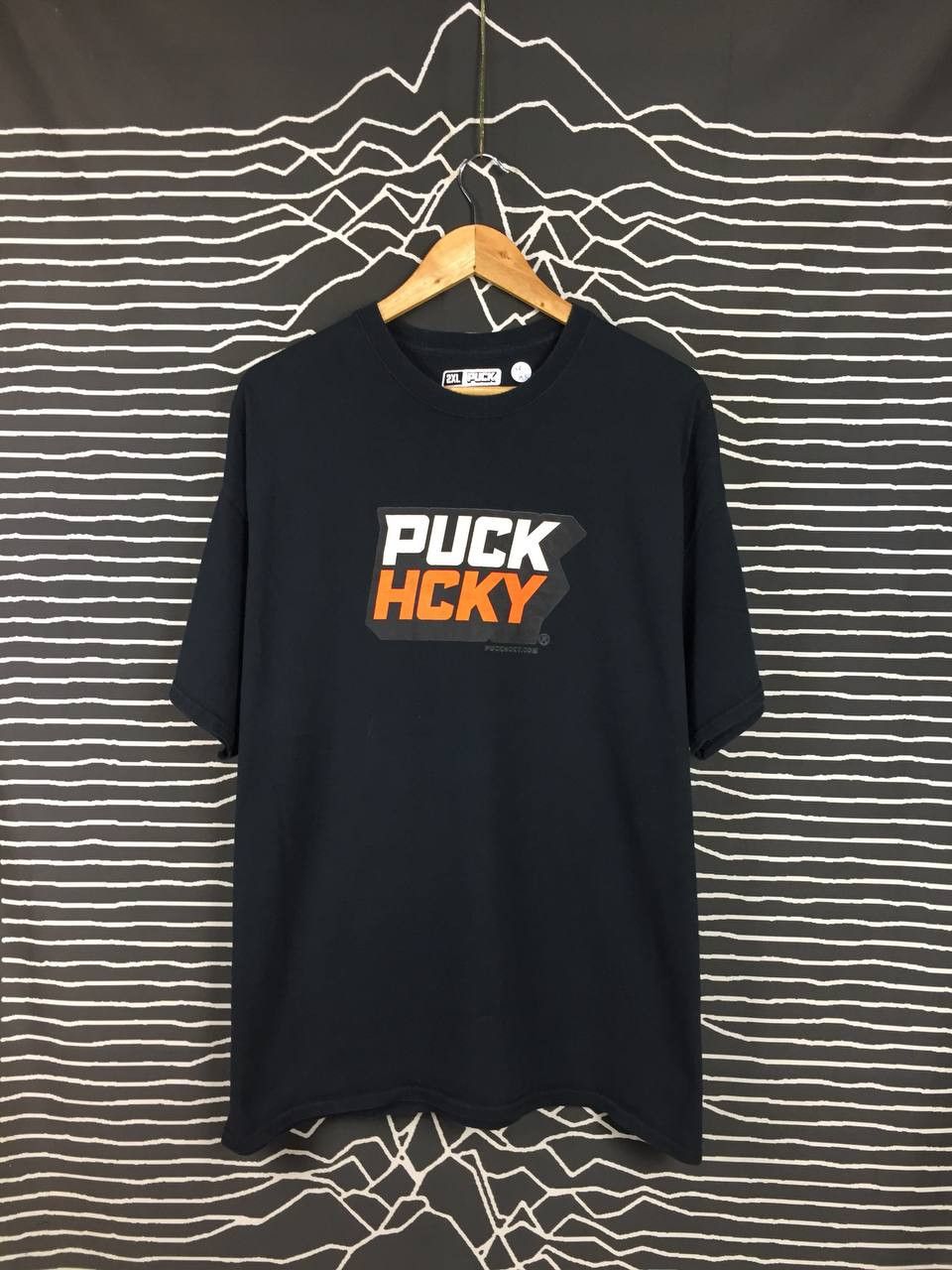 NHL × Sports Specialties × Vintage PUCK HCKY Hockey Apparel Brand Spell Out Tee Size US XXL / EU 58 / 5 - 1 Thumbnail