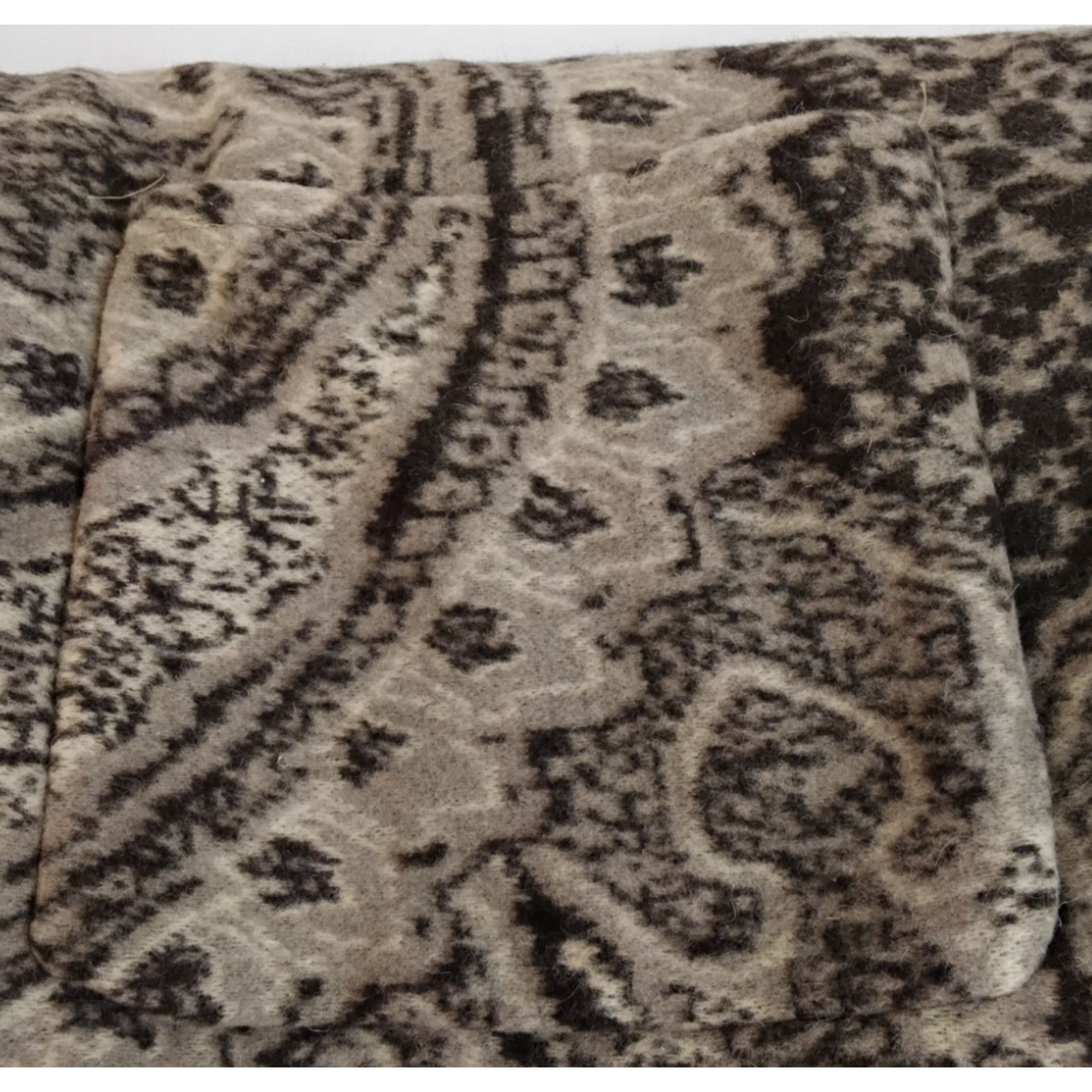 Elie Tahari Tahari Shawl One Size Brown Paisley Fur Trim Fringe NWT Size L / US 10 / IT 46 - 11 Thumbnail