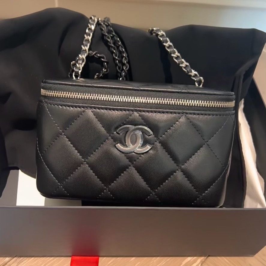 Chanel Pre-loved Bag Very good condition Size ONE SIZE - 1 Thumbnail