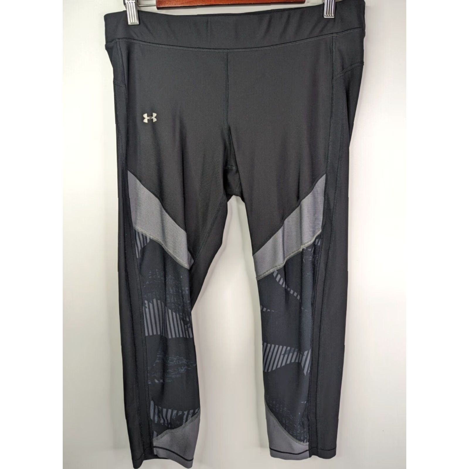 Under Armour VINTAGE? No, it's not vintage. Under Armour Heat Gear Compression Running Leggings XL Black Grey Pattern Women Leggings Size 40" / US 18 - 2 Thumbnail
