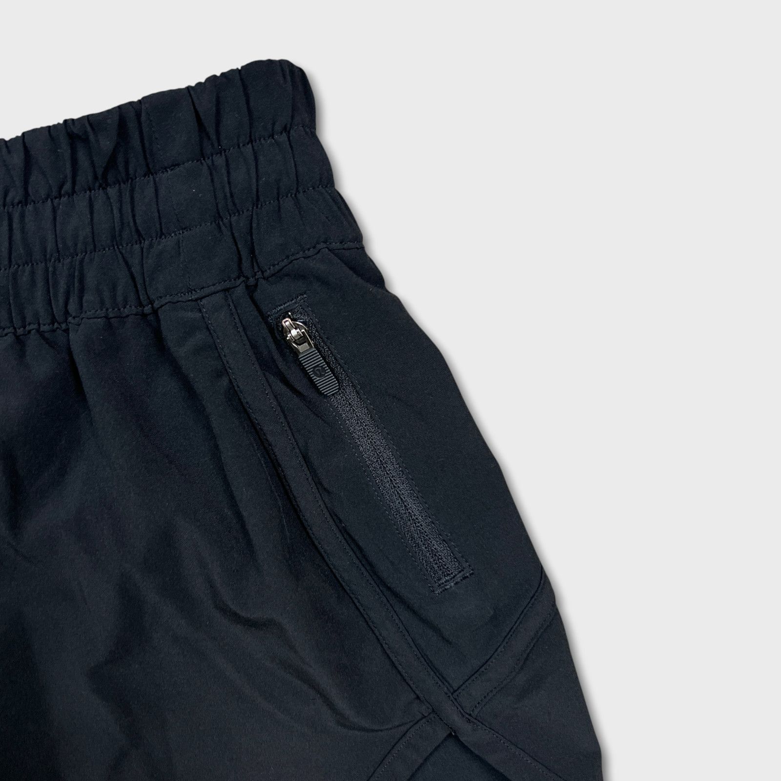 Lululemon Lululemon Tracker Short V *4" Low Rise Athletic Lightweight Size 27" / US 4 / IT 40 - 3 Thumbnail