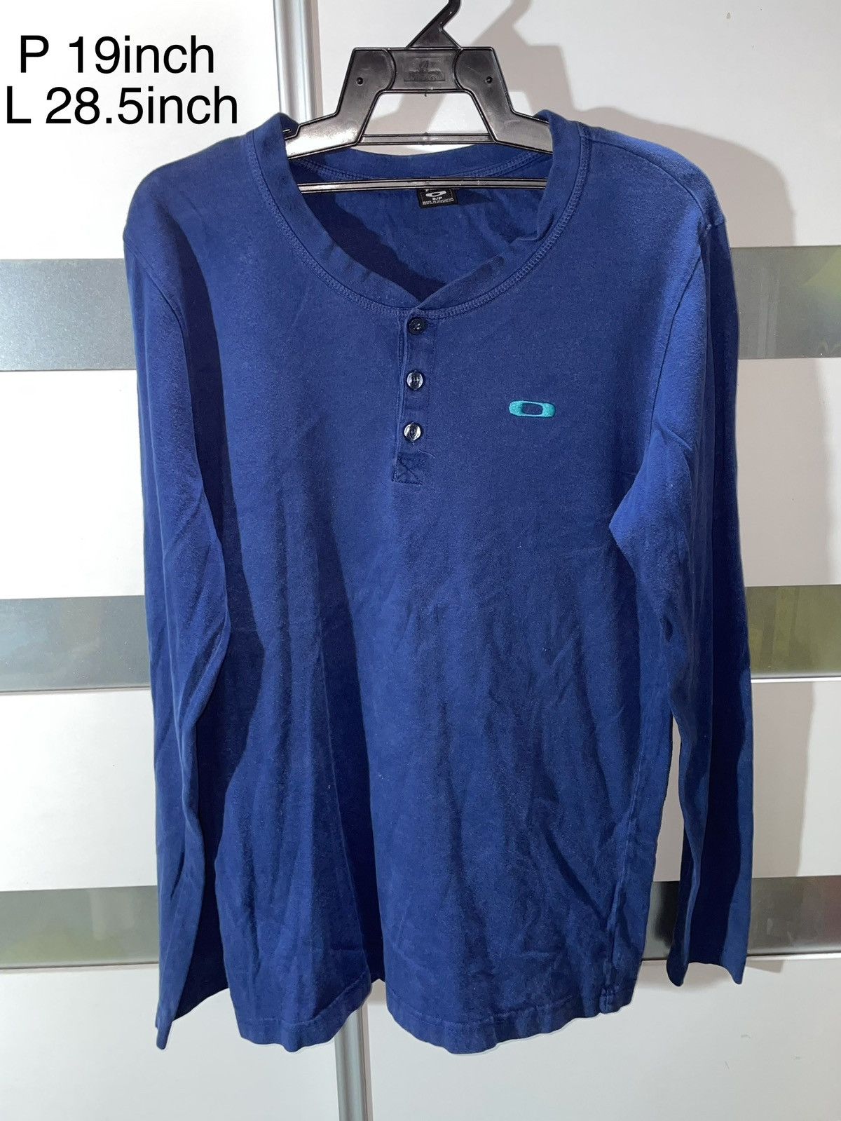 Other Vintage Oakley longsleeve shirt 3 buttons embroidery logo Size US S / EU 44-46 / 1 - 1 Thumbnail