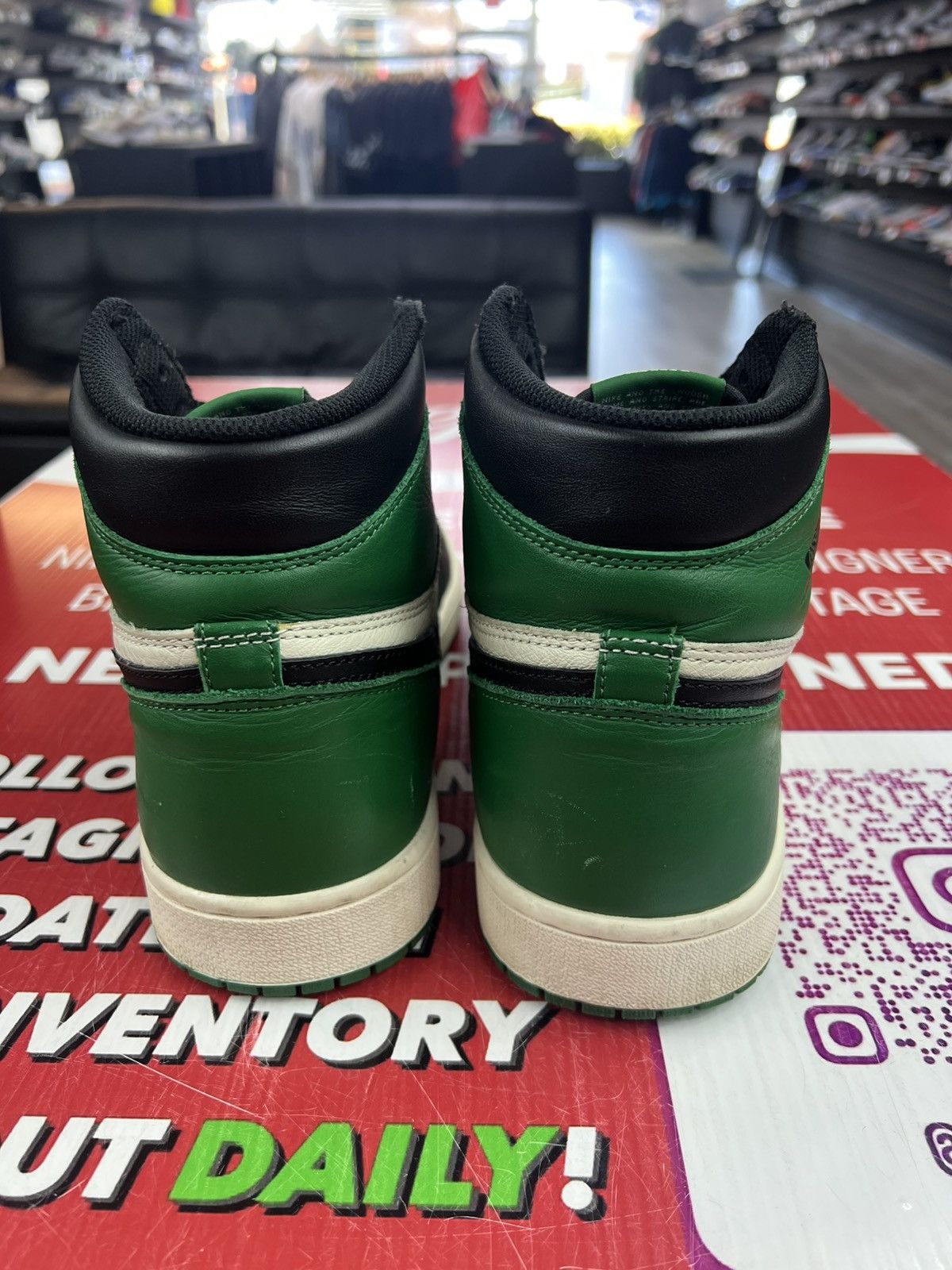 Jordan Brand Air Jordan 1 Pine Green High Size 12 Size US 12 / EU 45 - 5 Thumbnail
