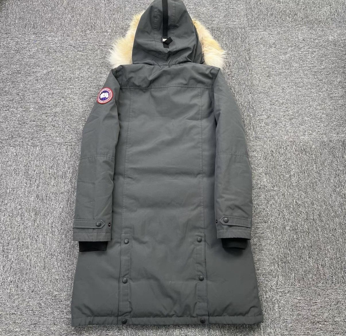 Canada Goose Canada Goose / Grey Button Parka Down Jacket K12 Size S / US 4 / IT 40 - 2 Thumbnail