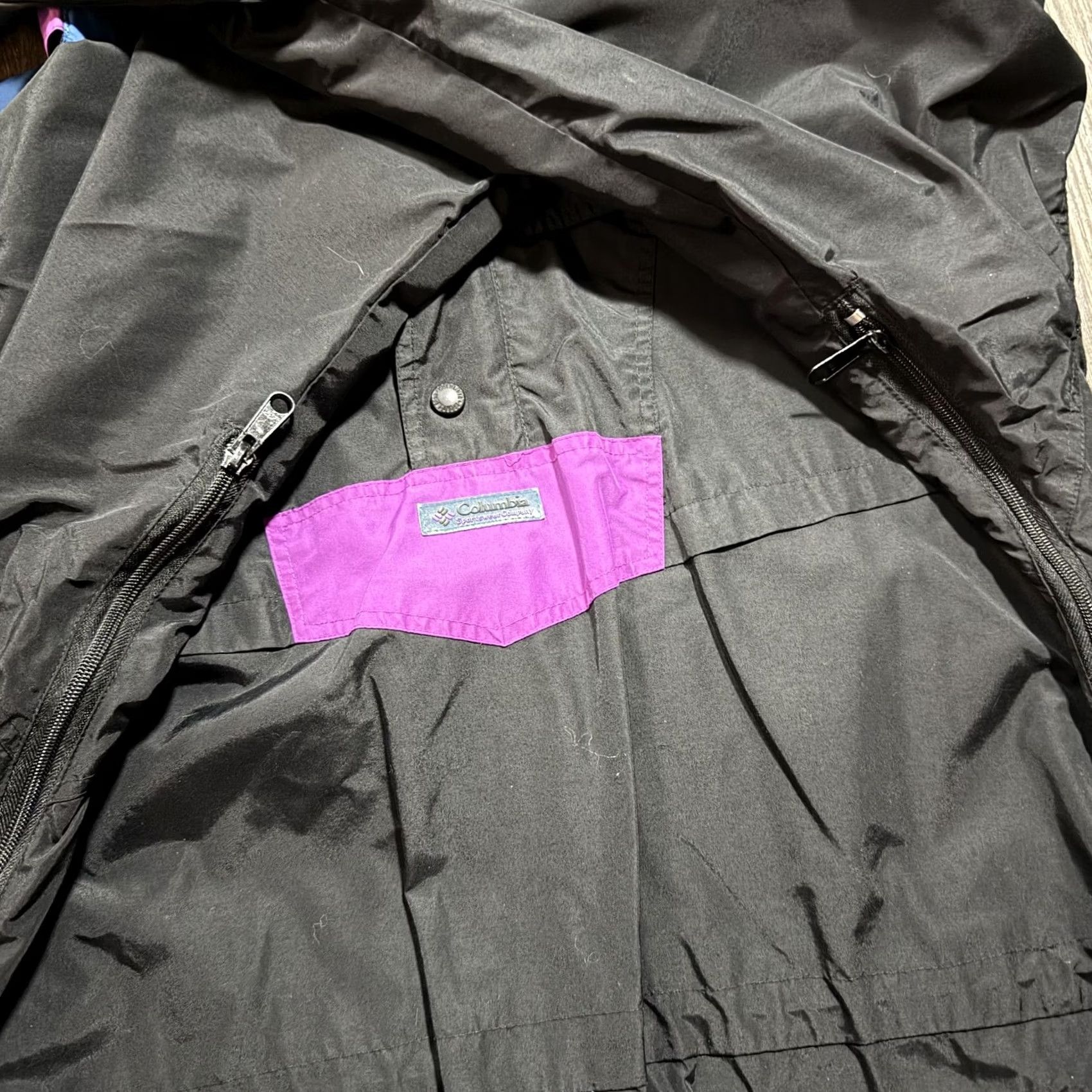 Vintage VINTAGE Columbia Jacket Mens M Windbreaker Hooded Black 90s Radial Sleeve zip Front Pockets Size US M / EU 48-50 / 2 - 6 Thumbnail