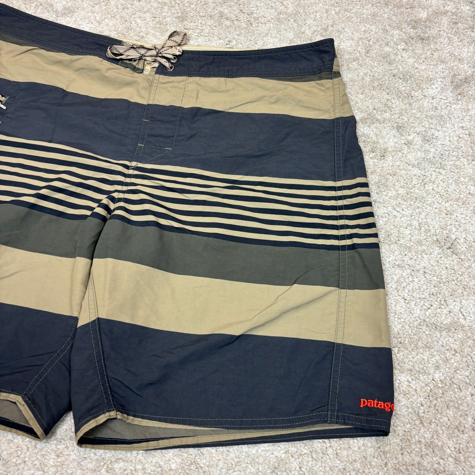 Patagonia Patagonia Printed Wavefarer 8" Board Shorts 38 Fitz Stripe Size US 38 / EU 54 - 2 Thumbnail