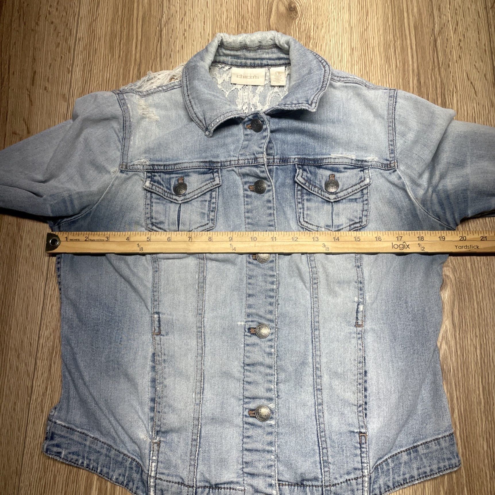 Vintage VINTAGE Chico's Women's Denim Jean Jacket Size 0 Blue Destroyed Cotton Blend Outer Shell Size 25" / US 0 / IT 36 - 6 Thumbnail