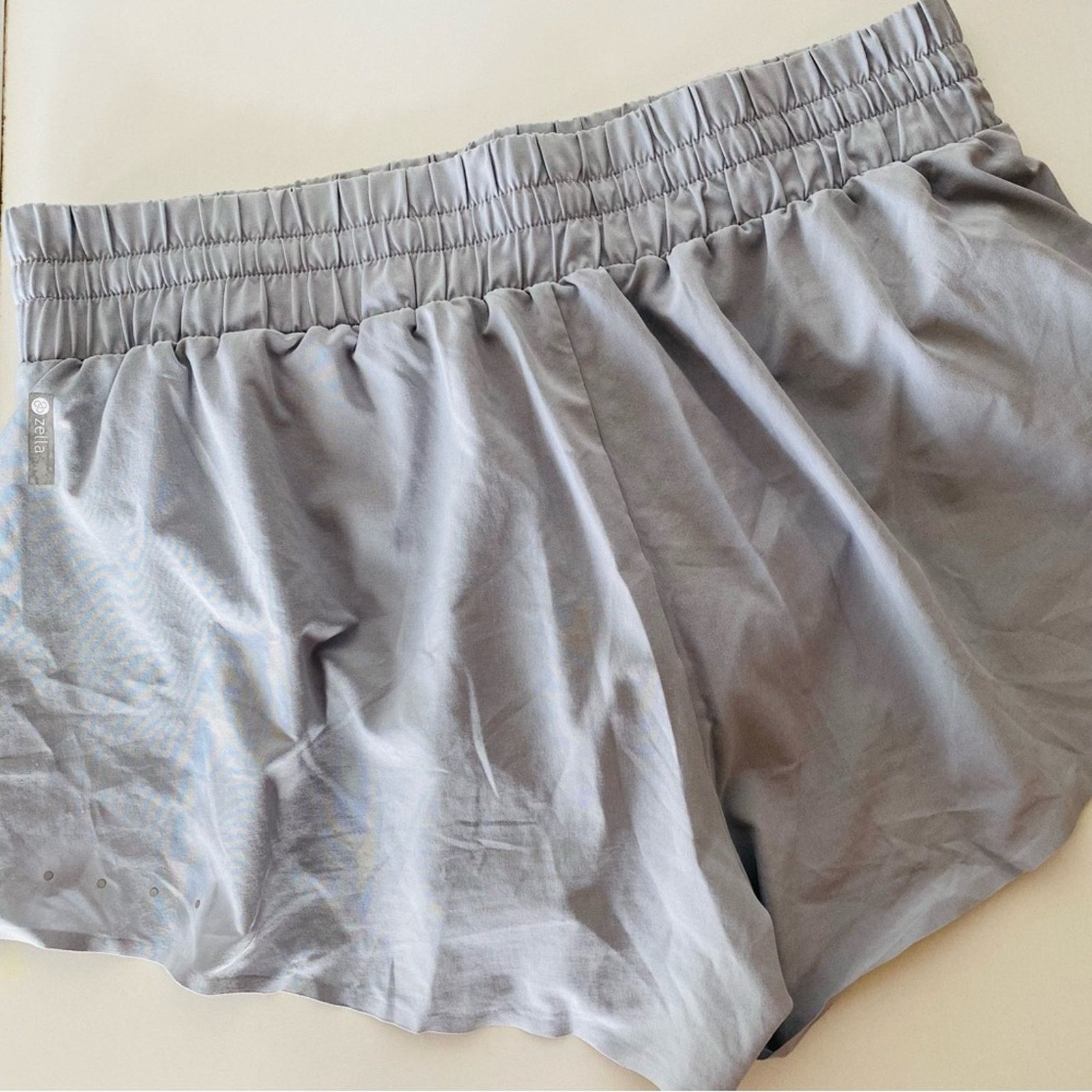 Nordstrom NORDSTROM ZELLA Silver Grey Gray Dolphin Hem Athletic Shorts Size 32" / US 10 / IT 46 - 12 Thumbnail