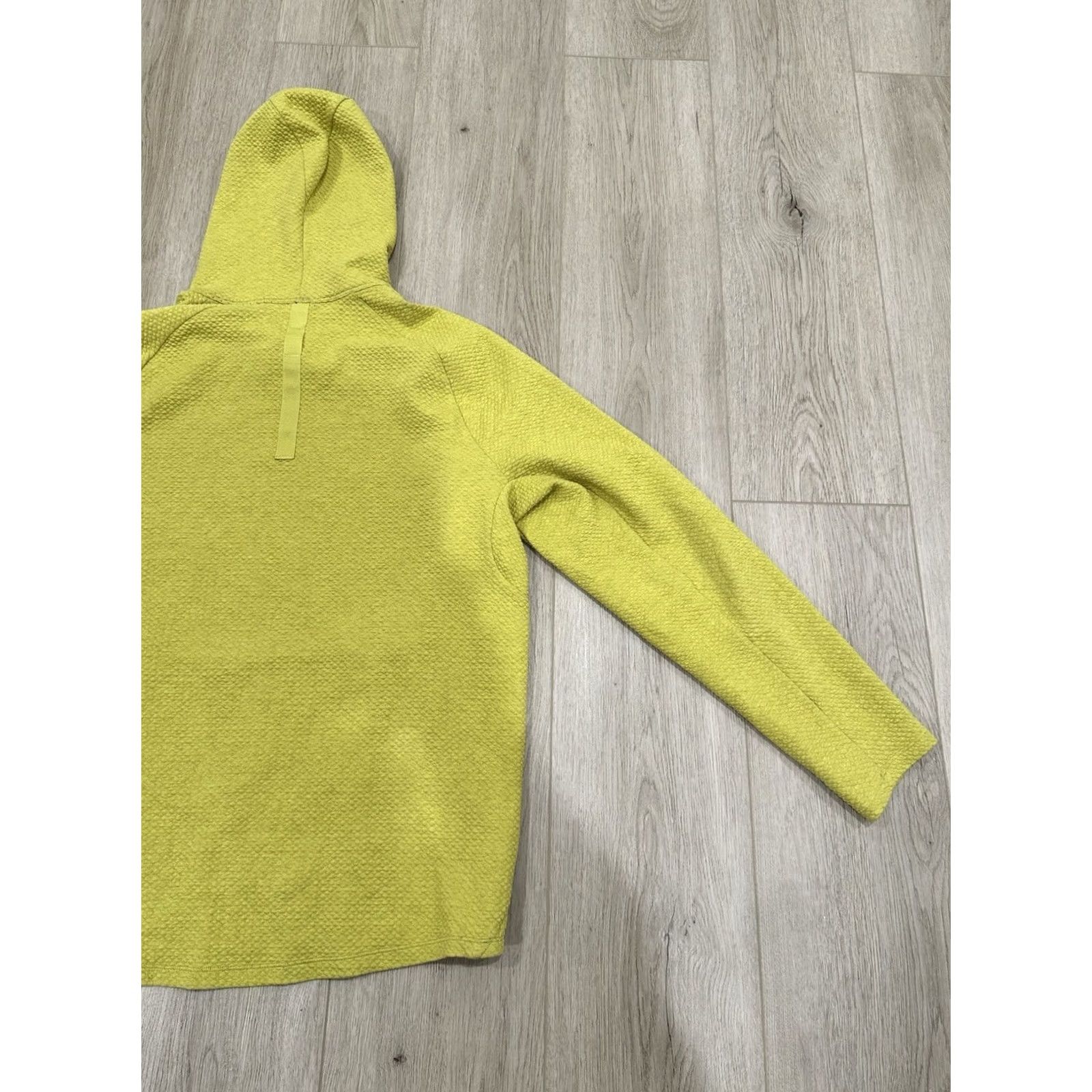 Lululemon Lululemon Hoodie Mens Large Lululemon At Ease Performance Sweatshirt Textured Hooded Pockets Lightweight Green Yellow Size US L / EU 52-54 / 3 - 7 Thumbnail