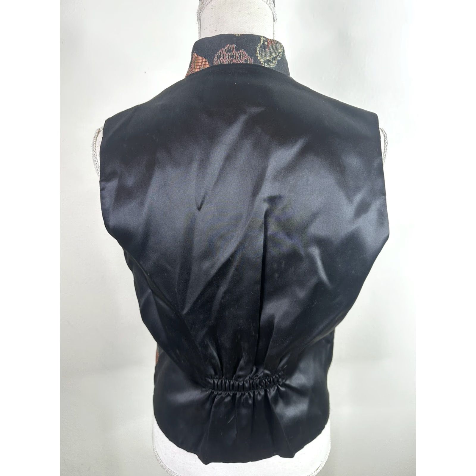Vintage VINTAGE Vest Womens M Black Floral Tapestry 80s 90s Bohemian Hipster Flower Craft Jacket Co​ttagecore Size M / US 6-8 / IT 42-44 - 3 Thumbnail