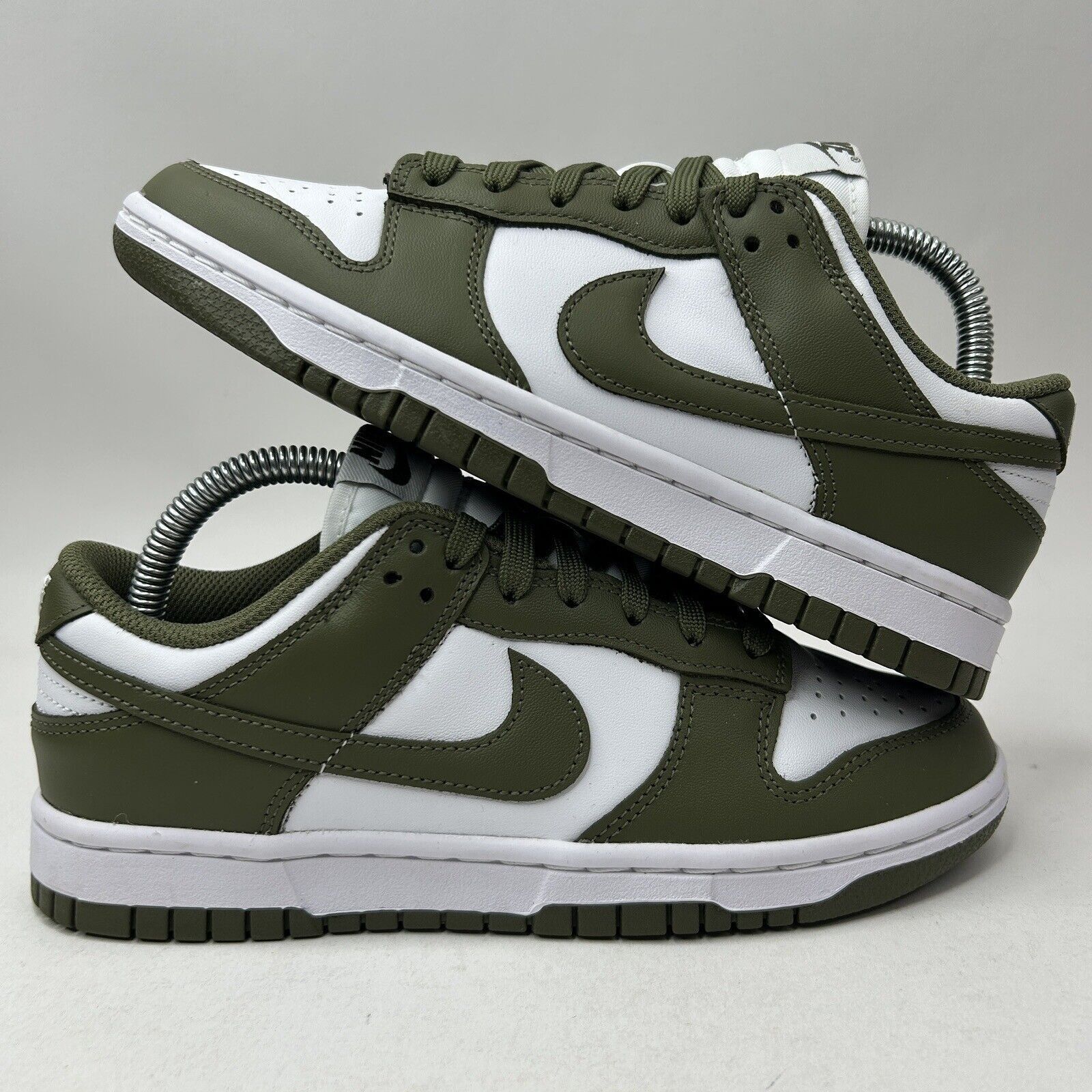 Nike Nike Dunk Low WMNS “Medium Olive” 2023 Size US 7 / IT 37 - 1 Thumbnail