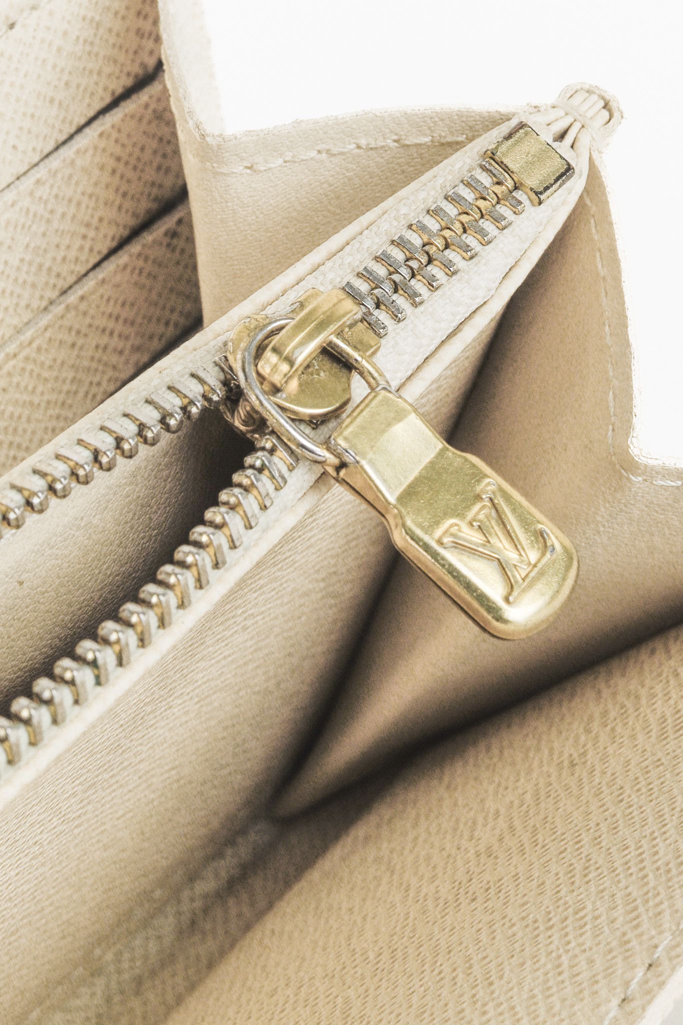 Louis Vuitton Louis Vuitton Sarah Damier Azur Wallet Size ONE SIZE - 9 Thumbnail